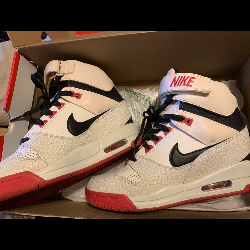 Nike sky high “ revolution”